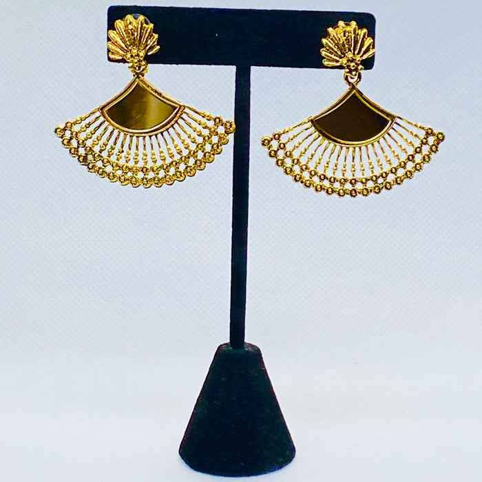 Eyras Elegant Shell-Fan Design Mirror Earring